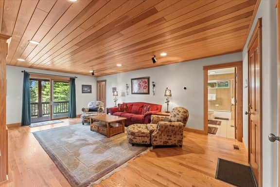 1550 Queens Way - Image 5