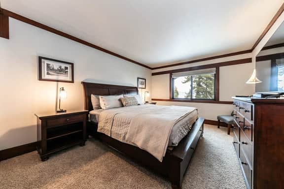41 Tahoe Tavern - Image 5