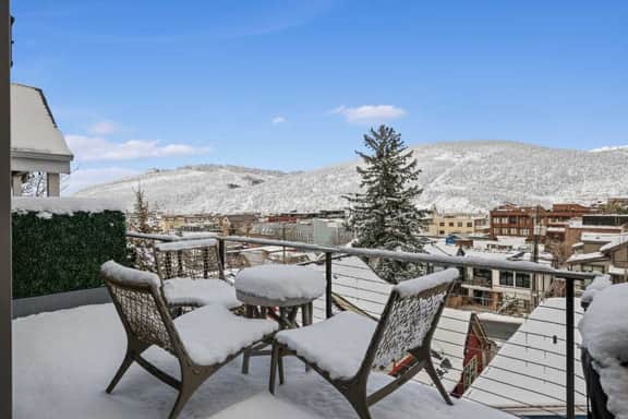 572 Woodside Ave - Image 2