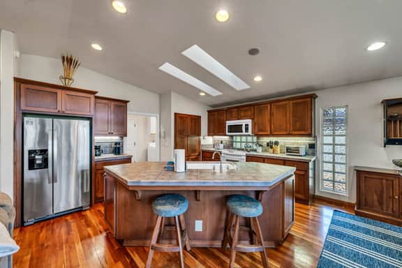 1260 Canterbury Dr - Image 2