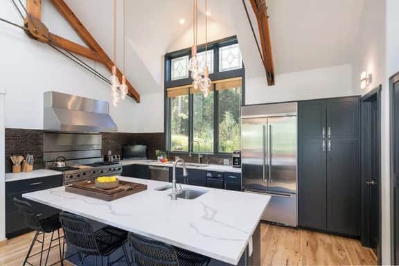 110 Hood Park - Image 2