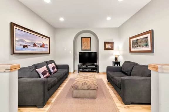 21 Mountain View - Image 3