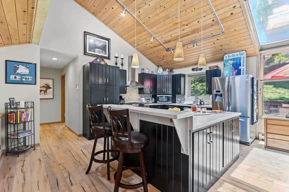 834 Eagle Dr - Image 4