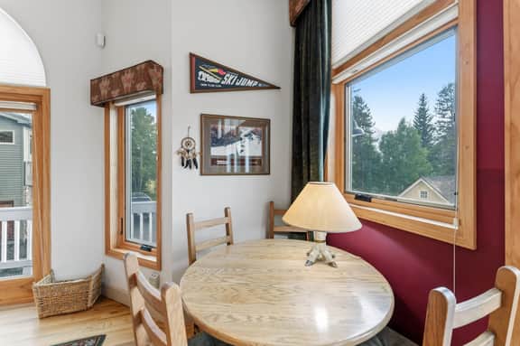 102 Lincoln Ave - Image 2