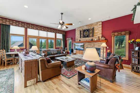 102 Lincoln Ave - Image 2