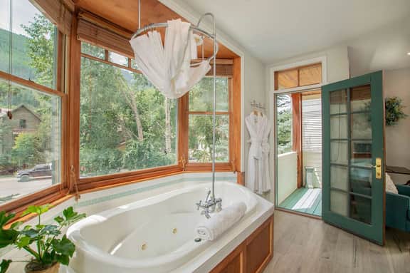 Wildwood Canyon Inn - Image 5