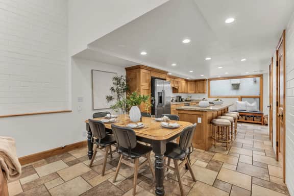 Park Ave #239 - Image 5