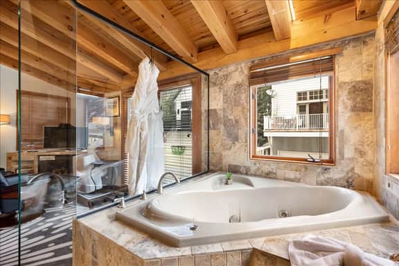 Wildwood Canyon Inn: Pine Crest - Image 2