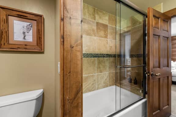 110 Lodges ln - Image 2