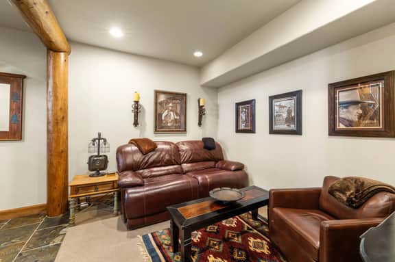110 Lodges ln - Image 4