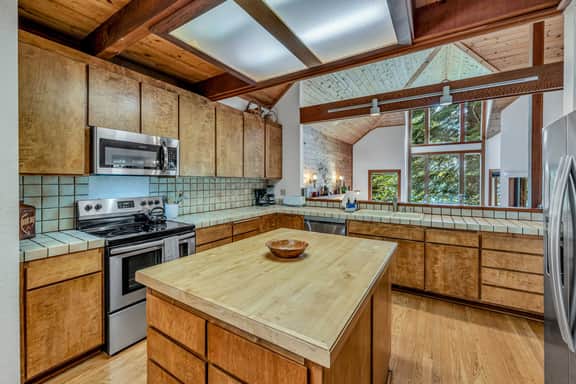 4070 N Lake Blvd - Image 3