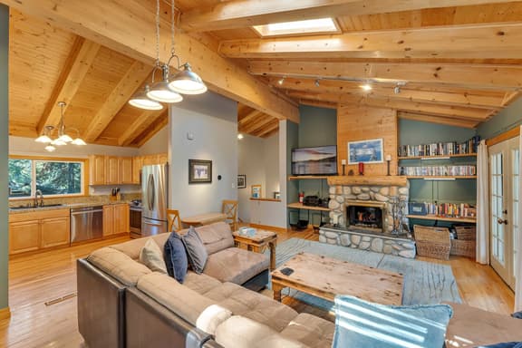1302 Zurich Ln - Image 1