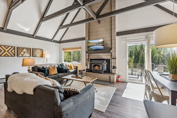 157 Wagon Rd - Image 1