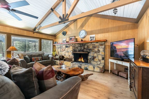 4261 Hartwood Dr - Image 1