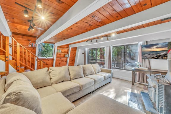 350 Elizabeth Dr - Image 1