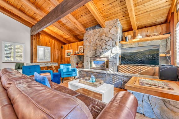 5555 Sahara Dr - Image 1