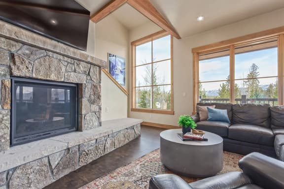 345 Lodgepole Cir - Image 1