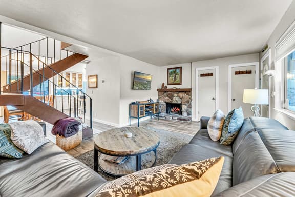 195 Lake Forest Glen - Image 1