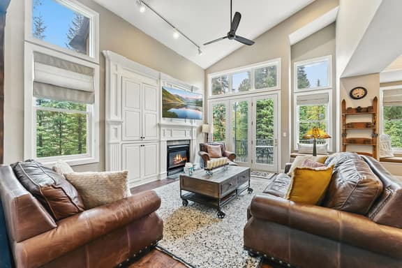 384 Settlers Dr - Image 1
