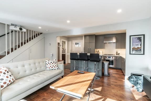 134 Lake Forest Glen - Image 1