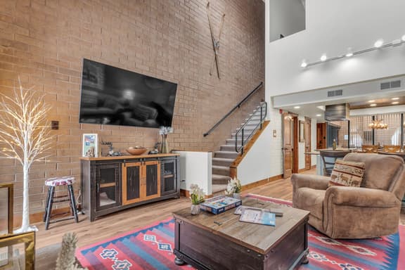 Park Ave #250 - Image 1