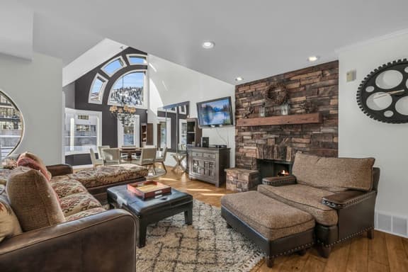297 Deer Valley Dr - Image 1
