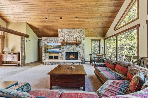 1946 Highlands Dr - Image 1