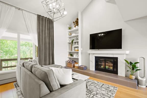 222 N Side Cir - Image 1