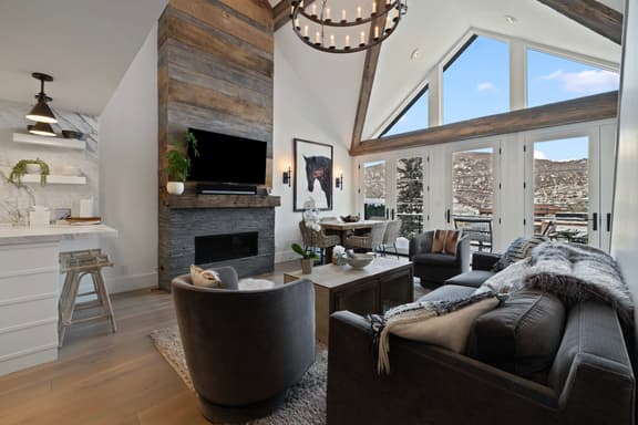 572 Woodside Ave - Image 1