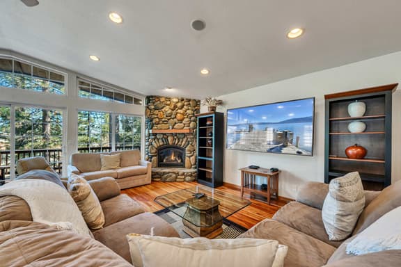 1260 Canterbury Dr - Image 1