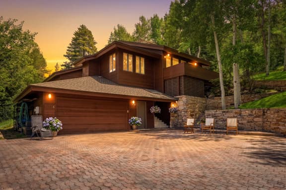 834 Eagle Dr - Image 1